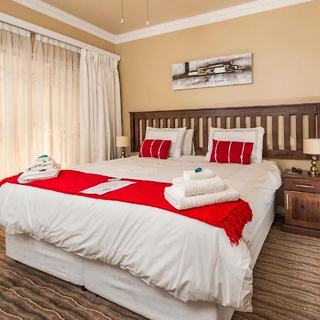 Guesthouse De Tijger Lodge Пароу Екстериор снимка