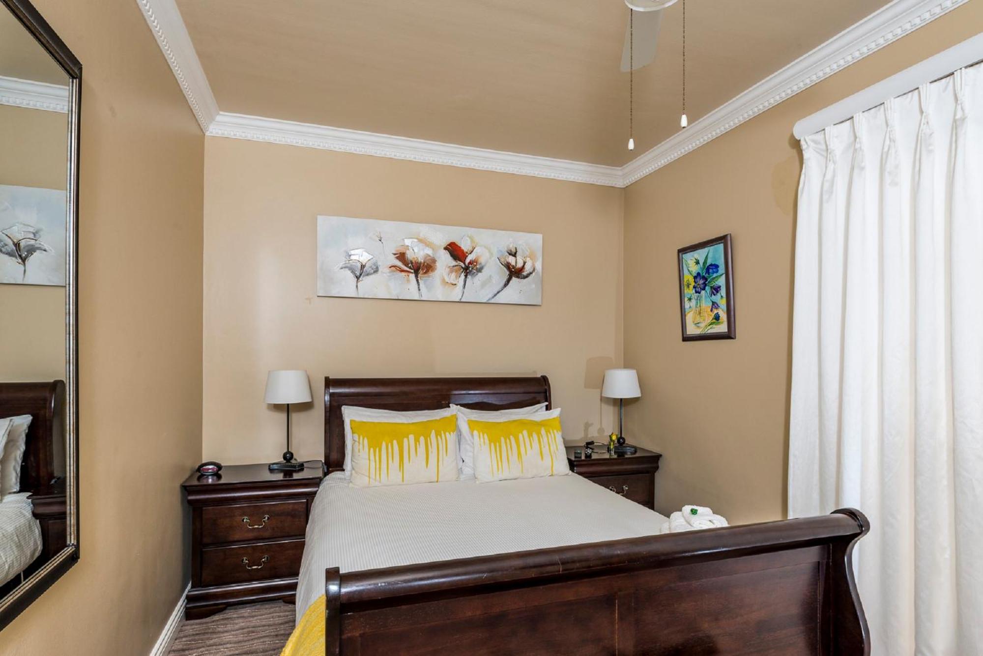 Guesthouse De Tijger Lodge Пароу Екстериор снимка