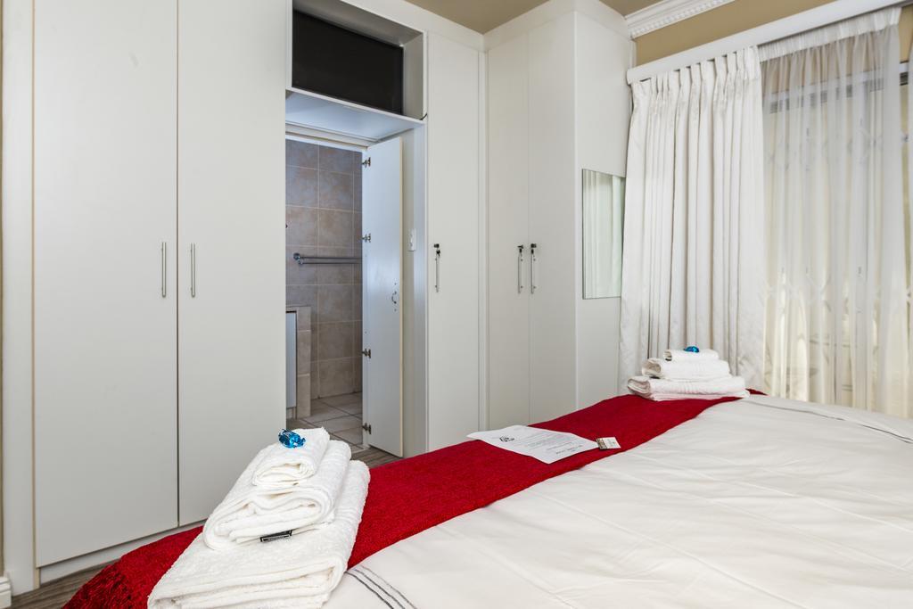 Guesthouse De Tijger Lodge Пароу Екстериор снимка